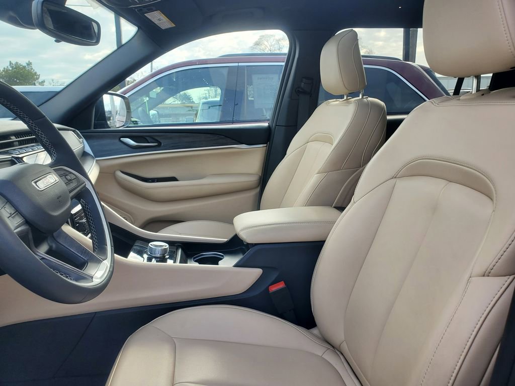 Used 2024 Jeep Grand Cherokee L Limited image 11