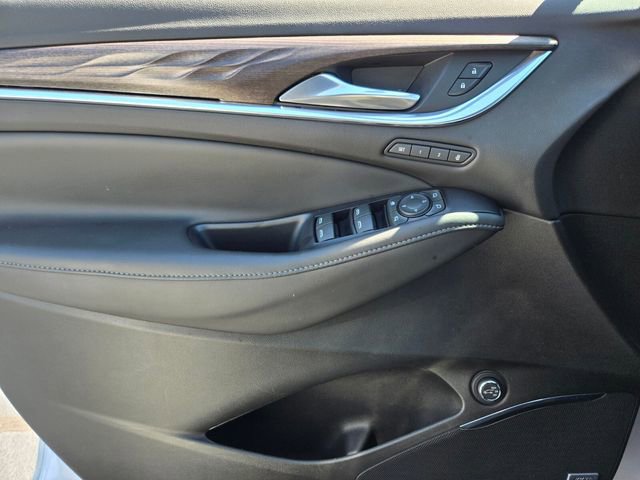 Used 2022 Buick Enclave Avenir w/ Avenir Technology Package AWD/4WD image 35