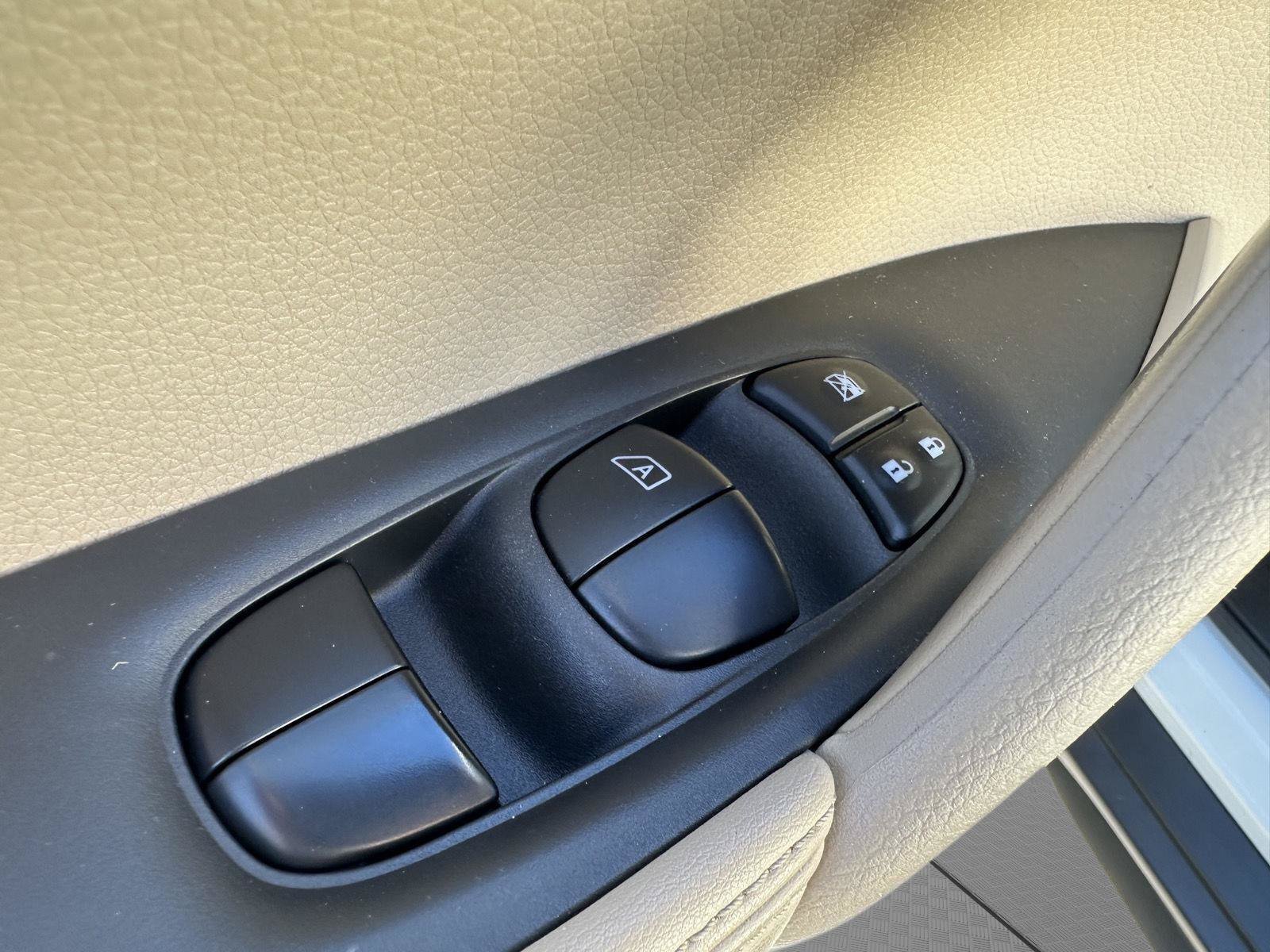 Used 2020 Nissan Rogue SV AWD/4WD image 12