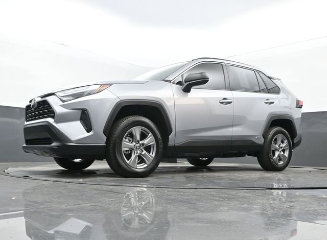 Used 2025 Toyota RAV4 LE image 27