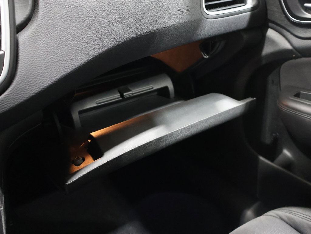 Used 2015 Chrysler 200 Limited w/ Convenience Group FWD image 33