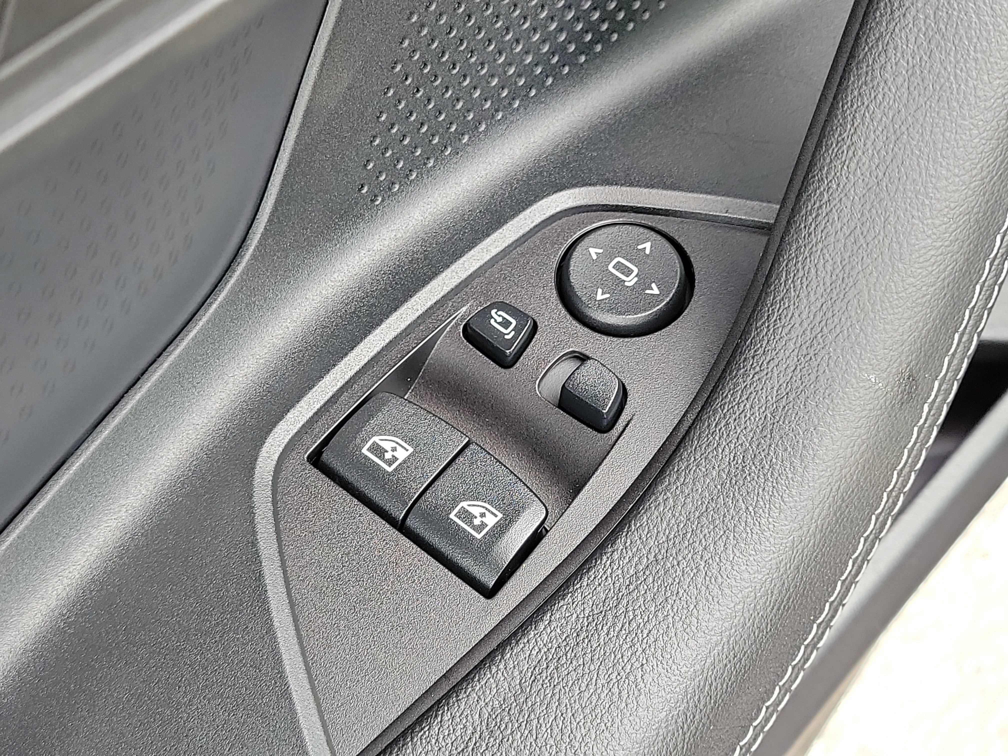 Used 2025 BMW 230i Coupe RWD image 16