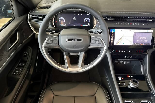 New 2026 Jeep Grand Cherokee Limited AWD/4WD image 8