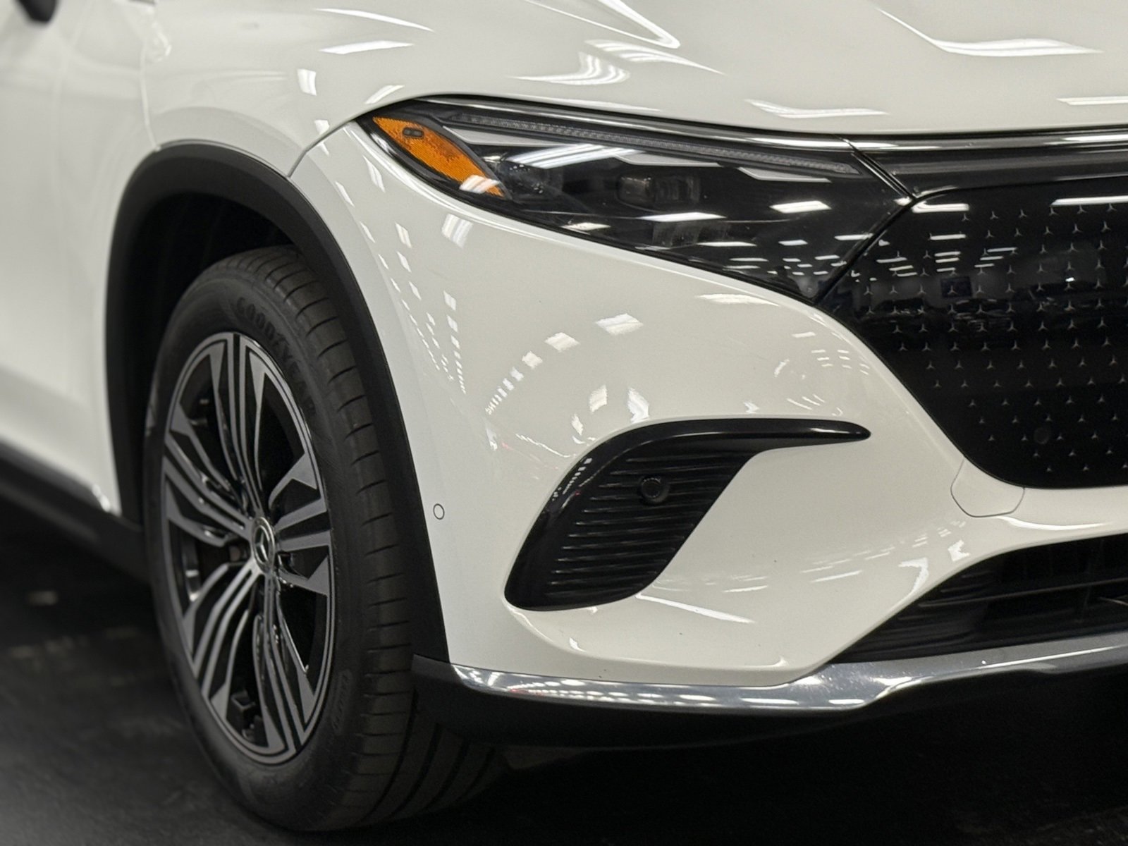 Used 2023 Mercedes-Benz EQS 450+ SUV image 4