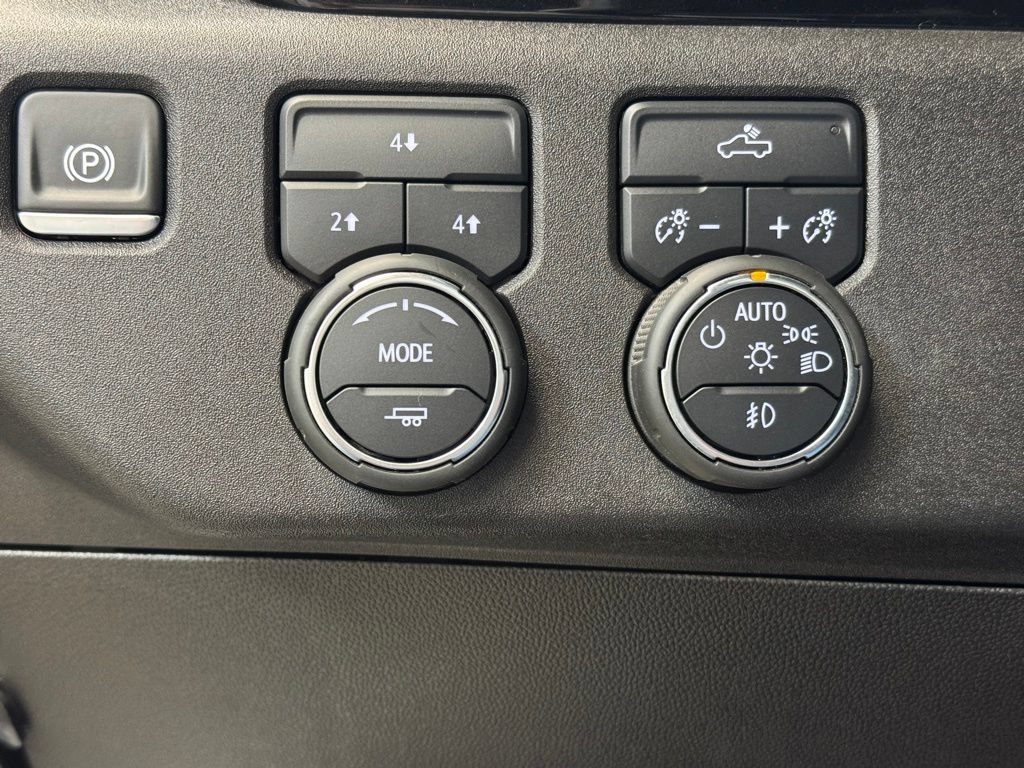 Used 2025 Chevrolet Silverado 2500 LT AWD/4WD image 29