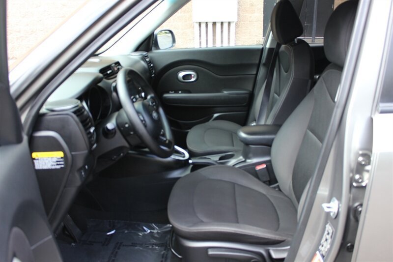 Used 2018 Kia Soul w/ Convenience Package FWD image 10