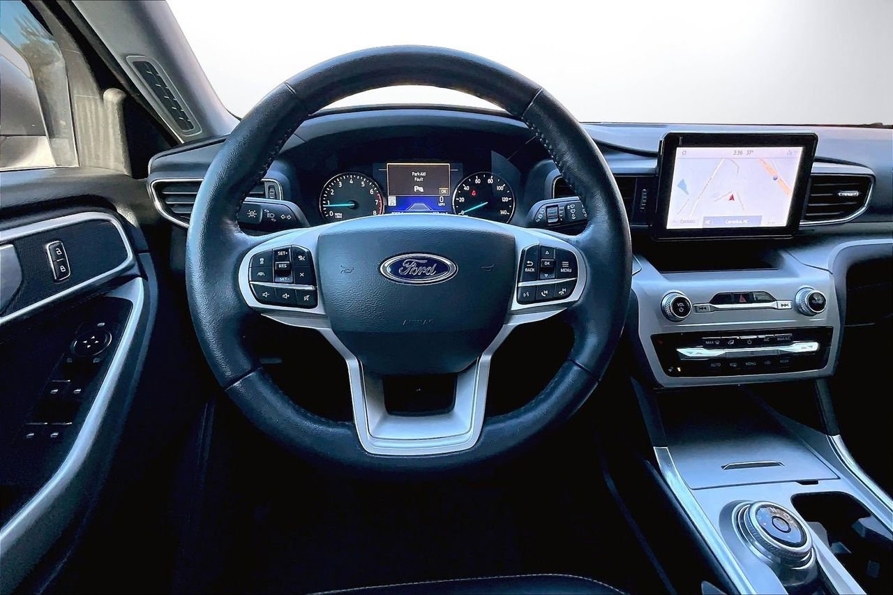 Used 2022 Ford Explorer XLT w/ Equipment Group 202A image 11