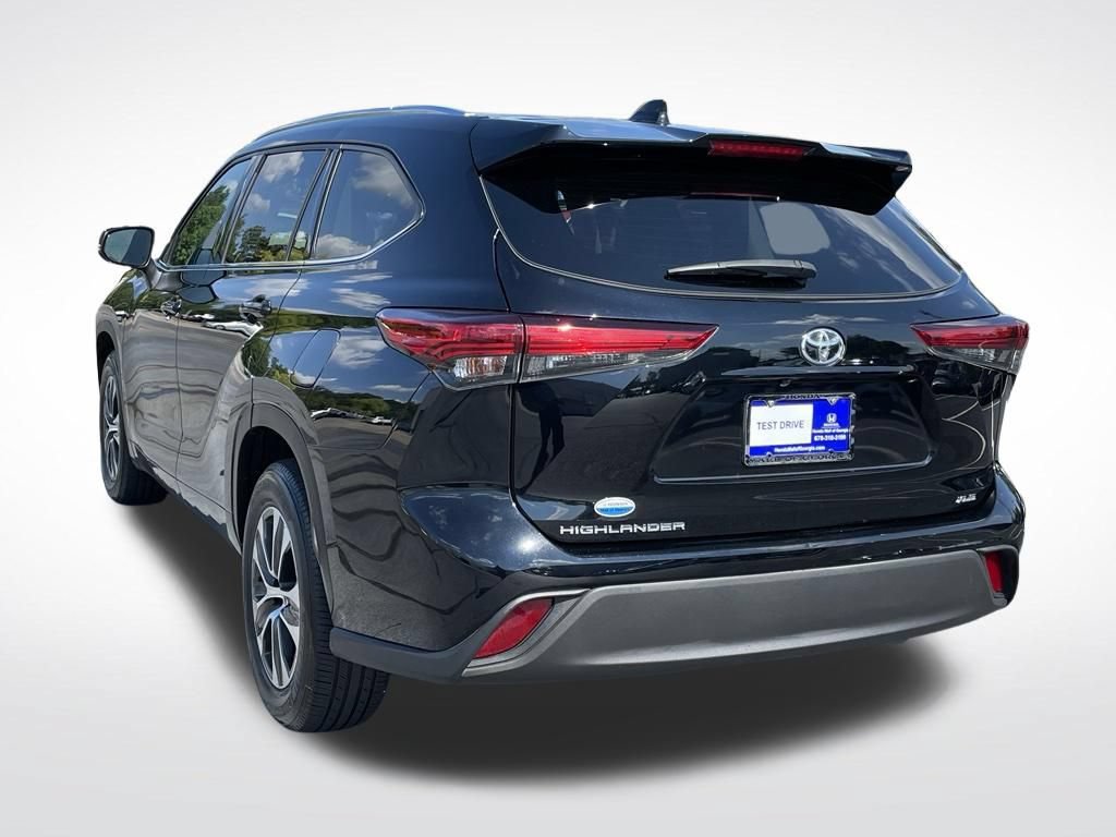 Used 2020 Toyota Highlander XLE FWD image 4