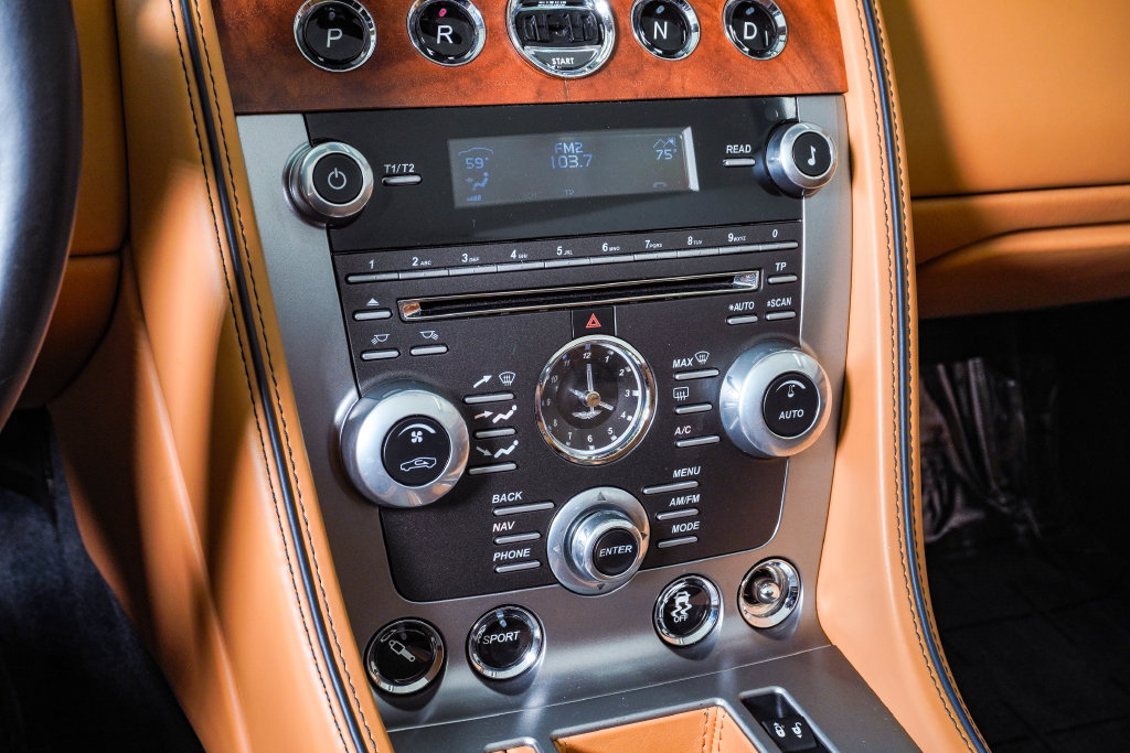 Used 2014 Aston Martin DB9 Volante RWD image 34