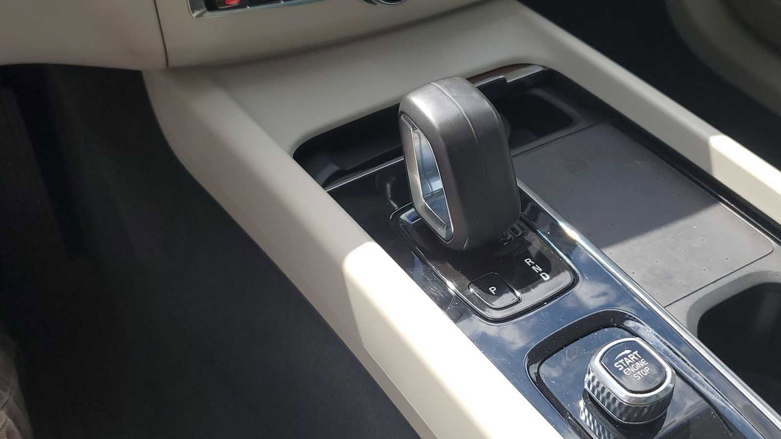 Used 2022 Volvo XC60 T8 Inscription Expression w/ Advanced Package image 32