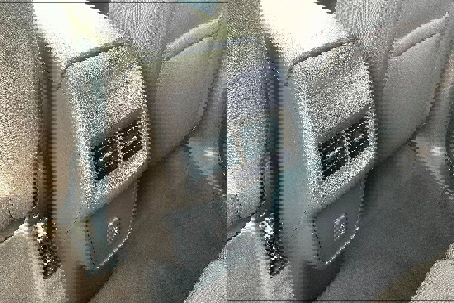 Used 2023 Chevrolet Equinox LT w/ Driver Convenience Package image 39