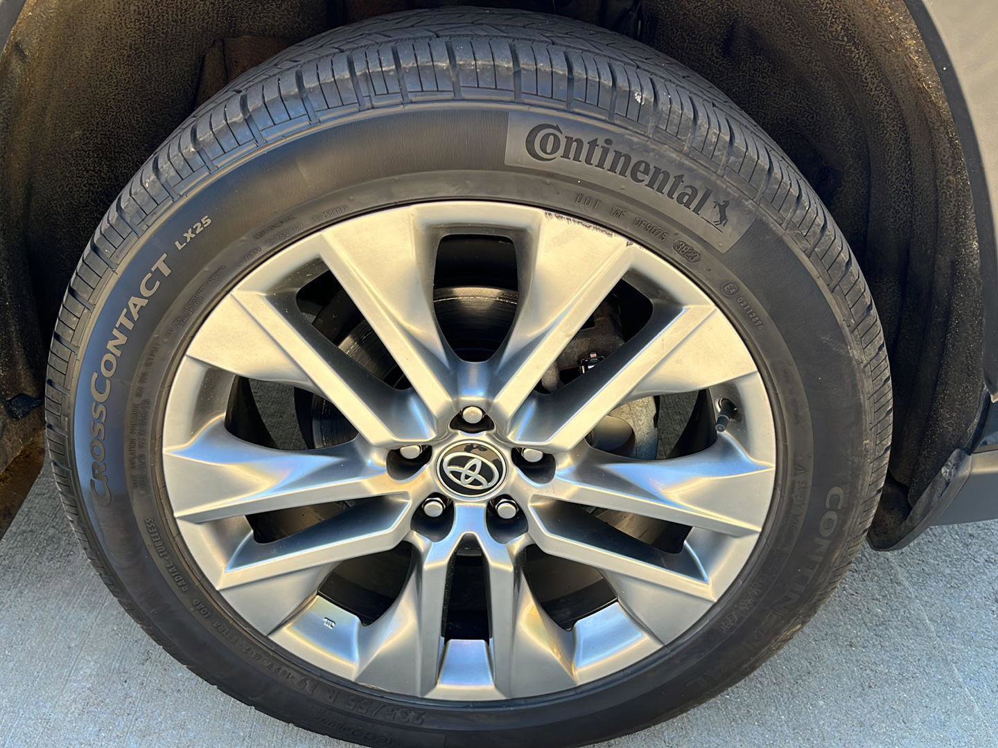 Used 2022 Toyota RAV4 XLE Premium image 33