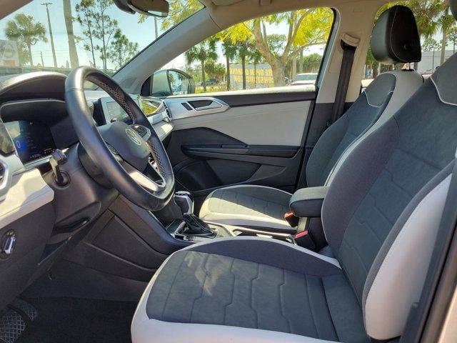 Used 2025 Volkswagen Taos SE FWD image 27