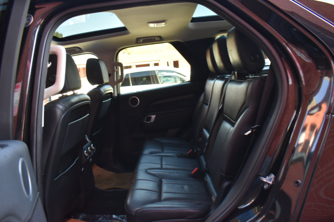 Used 2017 Land Rover Discovery HSE image 14