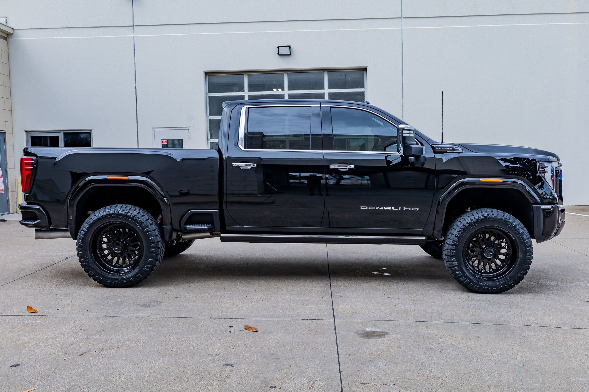 Used 2025 GMC Sierra 2500 Denali Ultimate AWD/4WD image 11