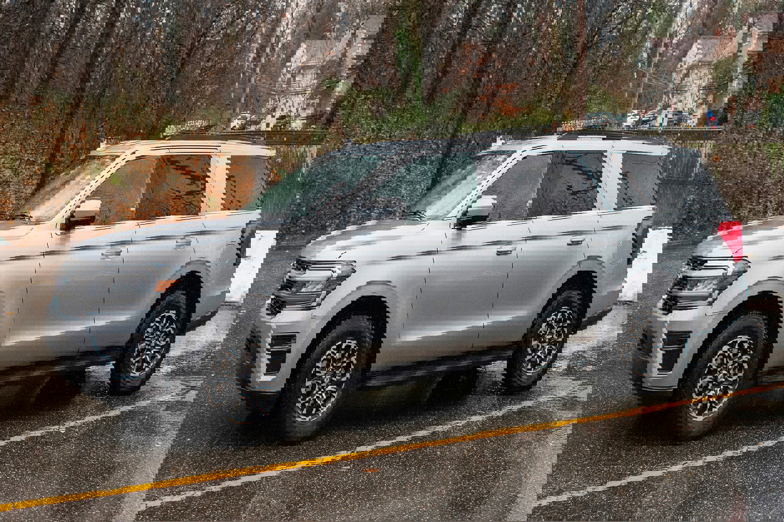 Used 2024 Ford Expedition XLT image 2