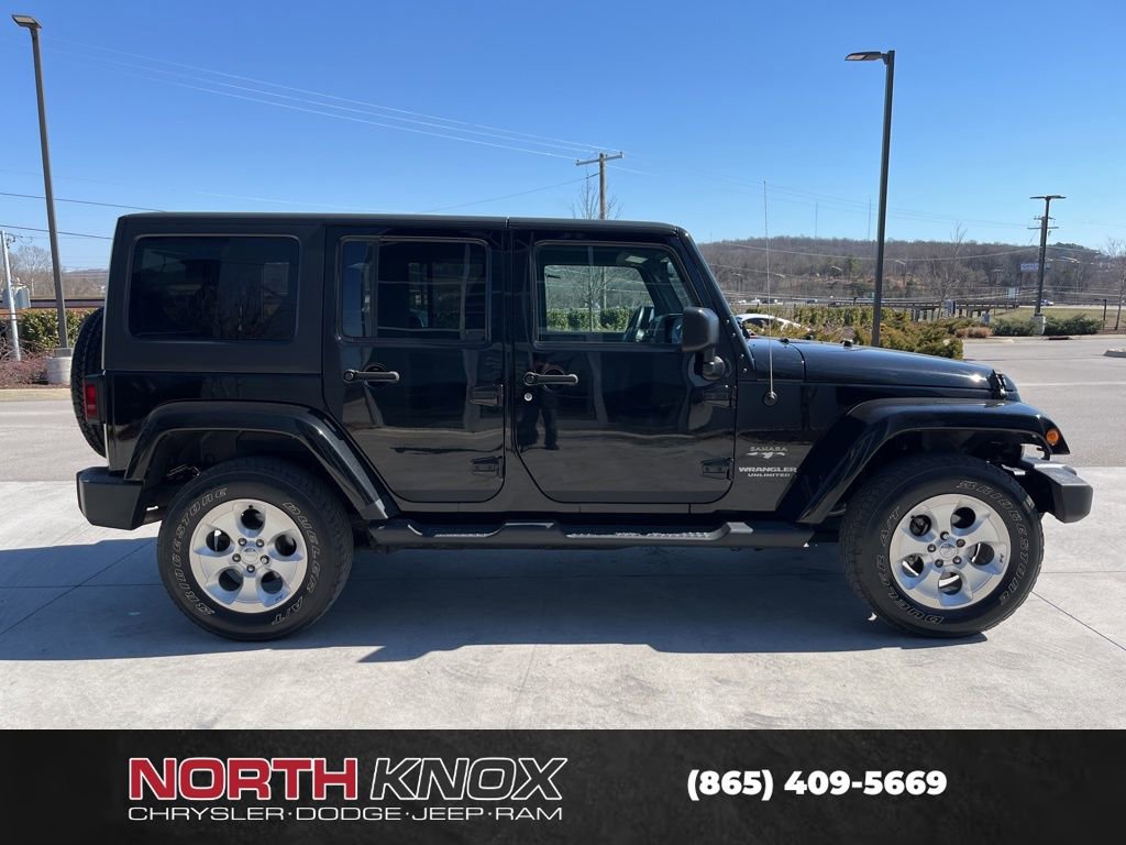 Used 2017 Jeep Wrangler Unlimited Sahara w/ Connectivity Group image 17