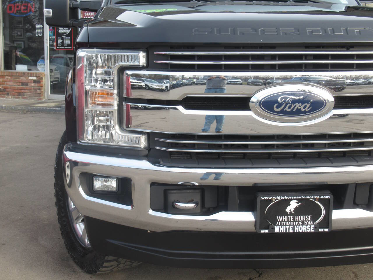 Used 2017 Ford F250 Lariat w/ Lariat Ultimate Package AWD/4WD image 3