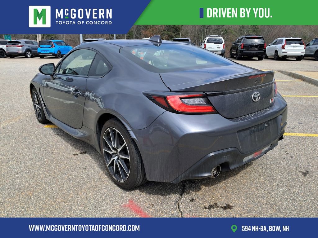Used 2024 Toyota GR86 RWD image 5