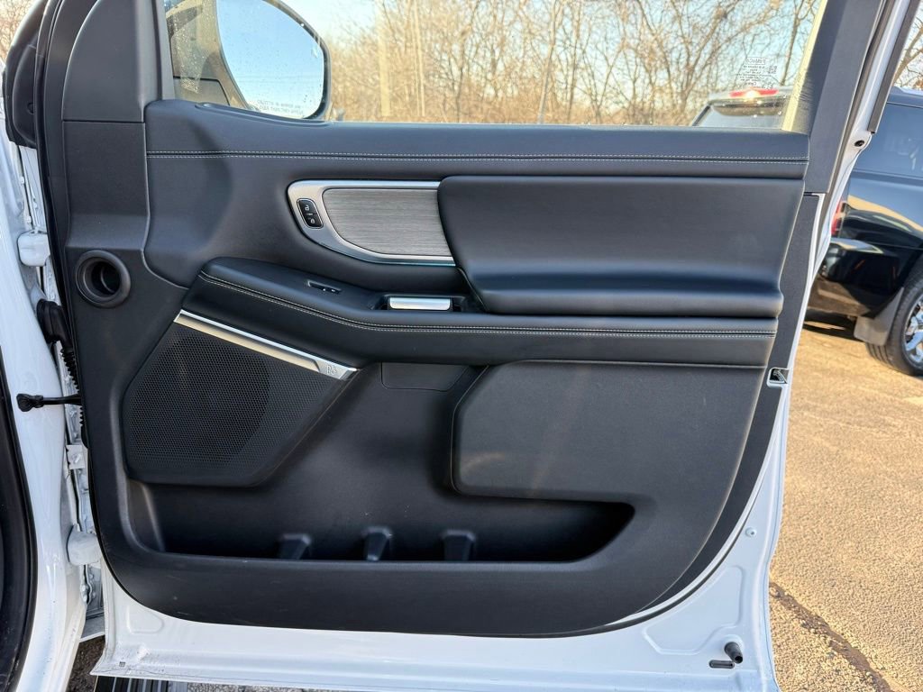 Used 2025 Ford Expedition Max Platinum image 17