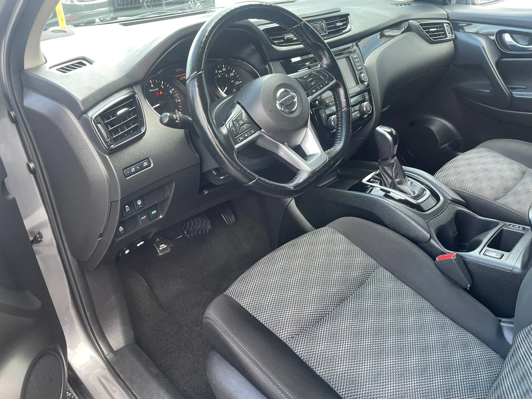 Used 2021 Nissan Rogue Sport SV FWD image 23