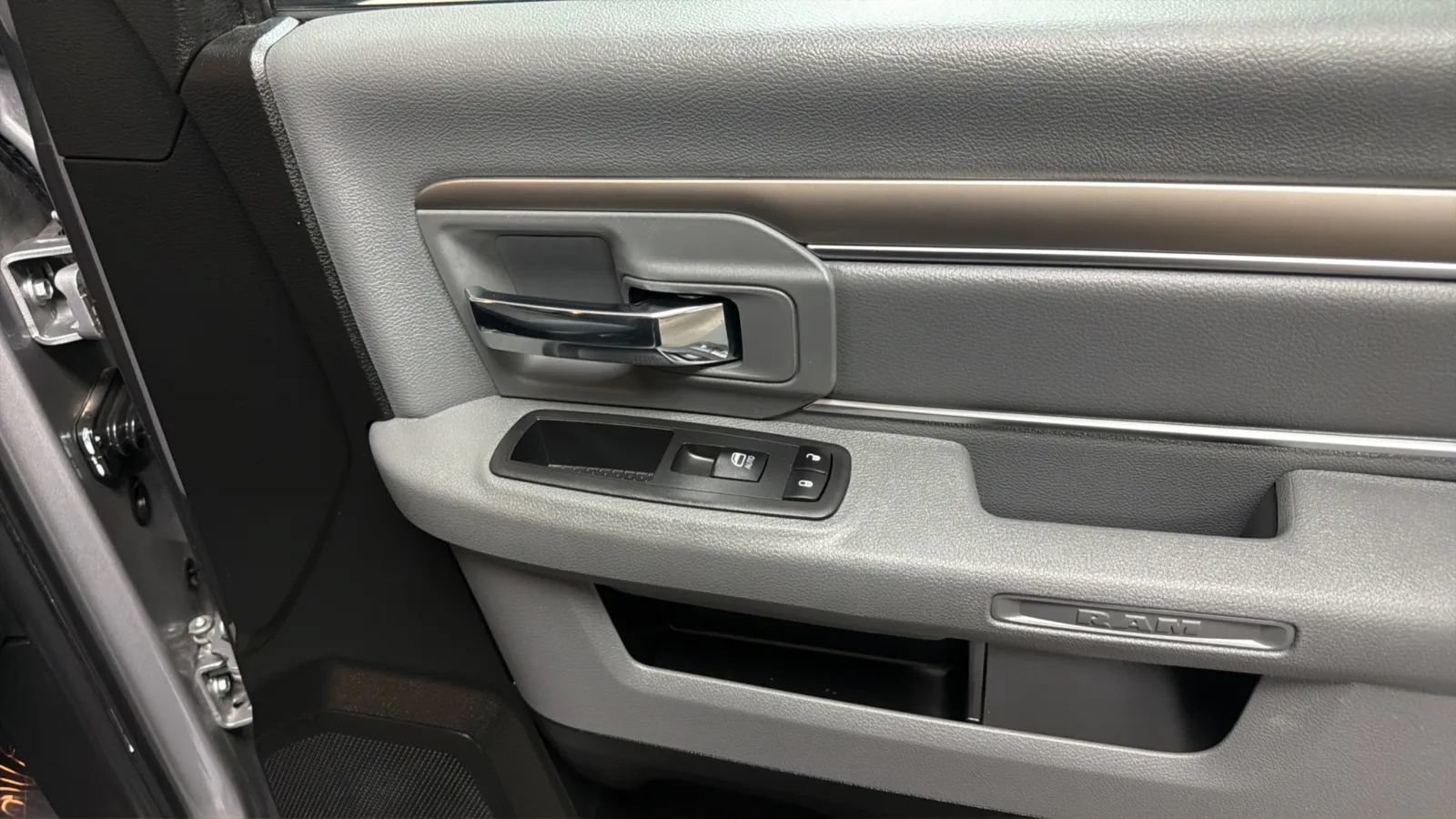 Used 2020 RAM 1500 Classic SLT w/ Trailer & Traction Group AWD/4WD image 17