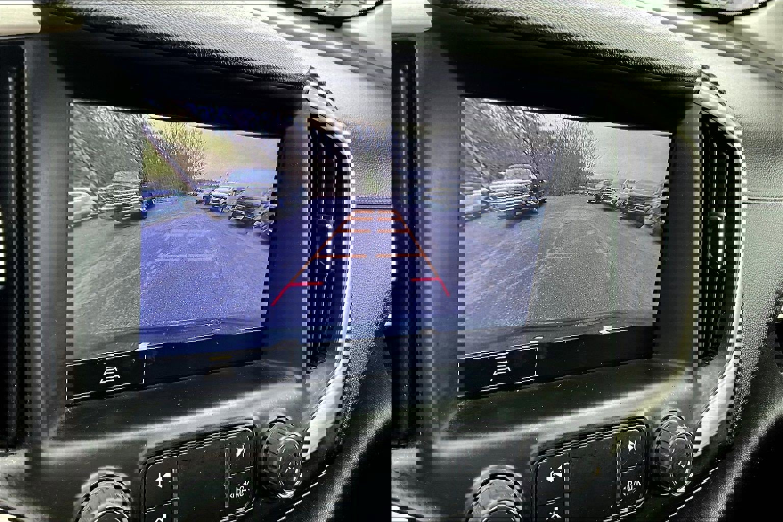 Used 2022 GMC Terrain SLE w/ Driver Convenience Package image 9