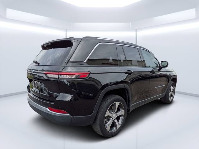Used 2022 Jeep Grand Cherokee Limited 4xe w/ Luxury Tech Group II AWD/4WD image 3