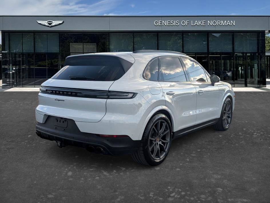 Used 2024 Porsche Cayenne AWD/4WD image 5