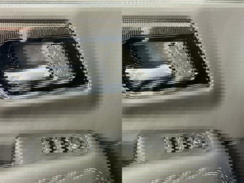 New 2026 GMC Yukon XL Elevation w/ LPO, Elevation Black Package image 13