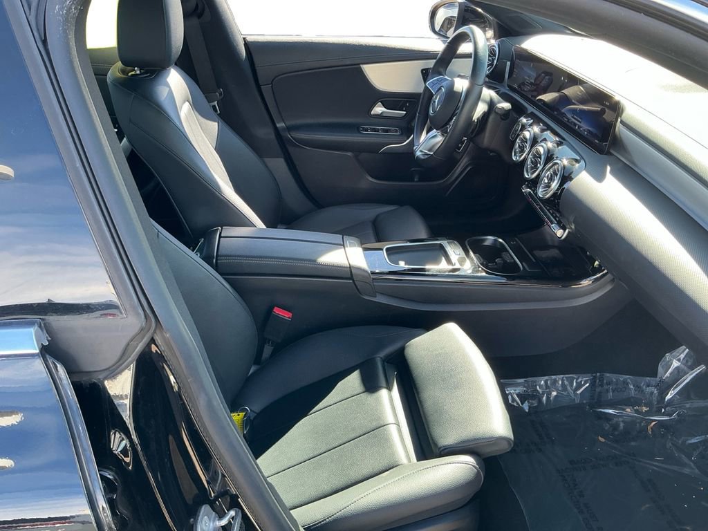 Used 2025 Mercedes-Benz CLA 250 4MATIC image 17