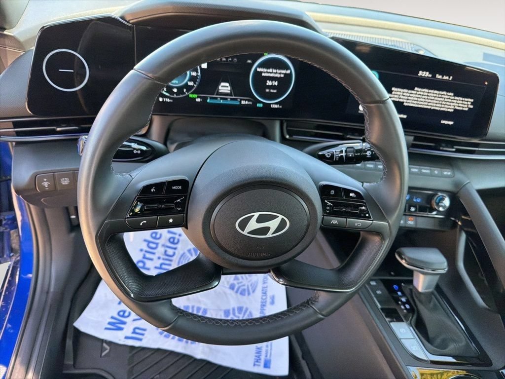 Certified 2025 Hyundai Elantra SEL FWD image 18