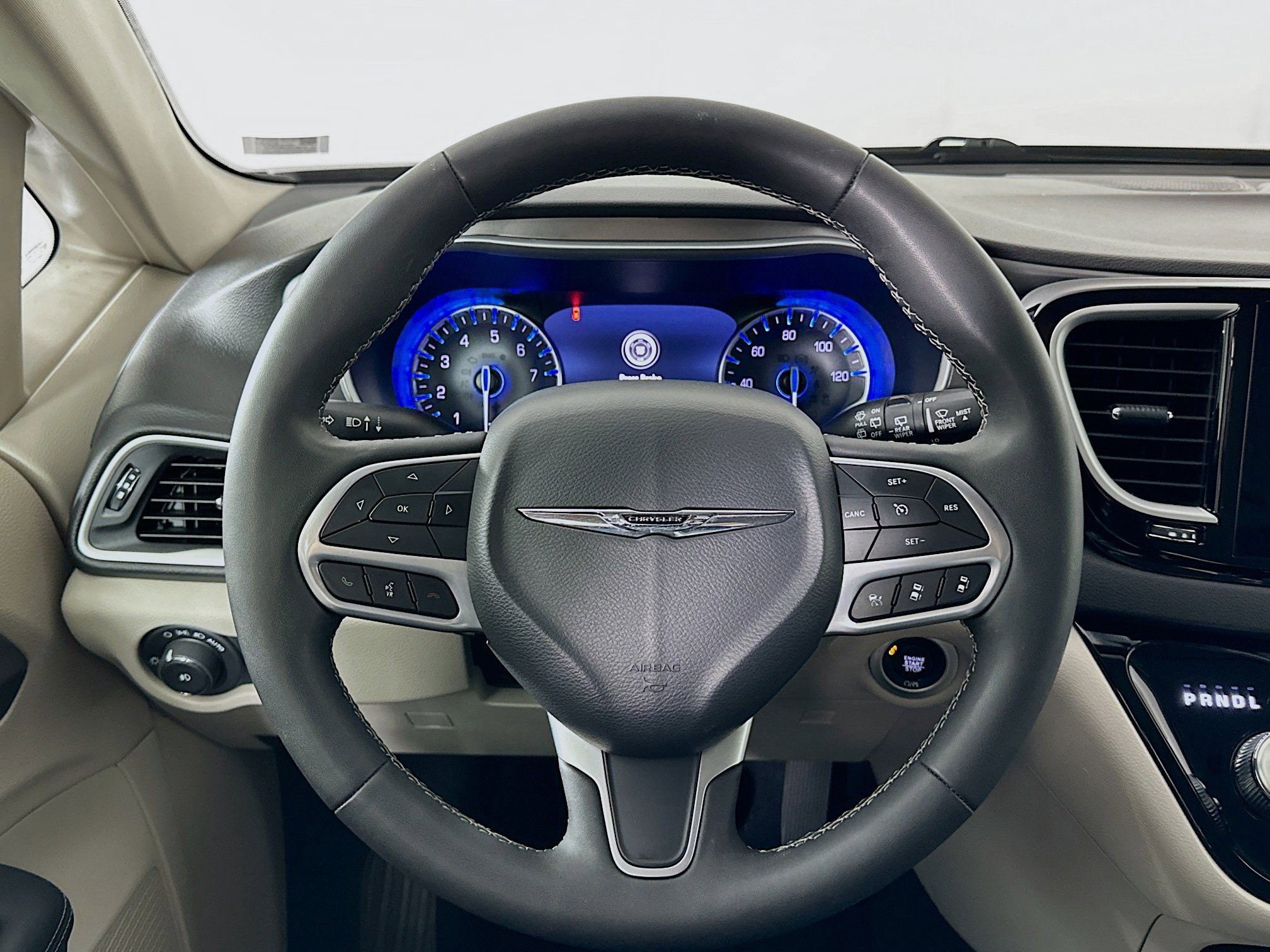 Used 2024 Chrysler Pacifica Touring-L image 18