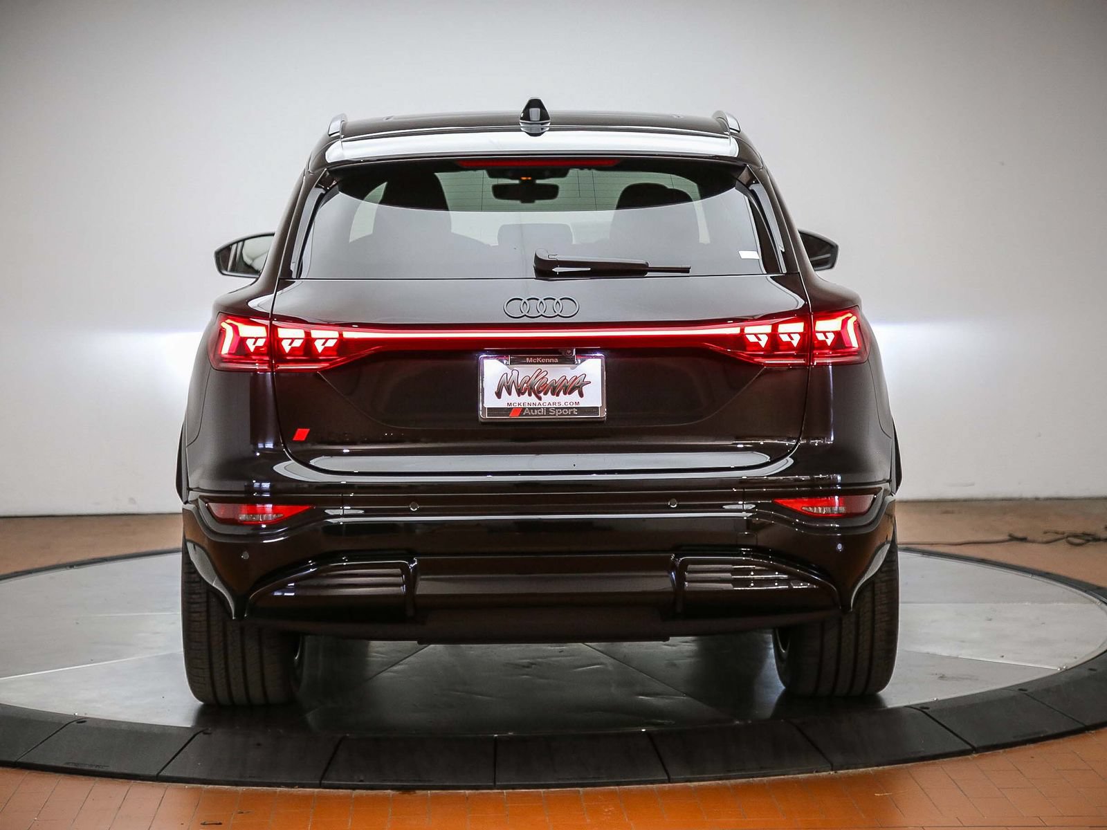 New 2027 Audi SQ6 e-tron Prestige AWD/4WD image 3
