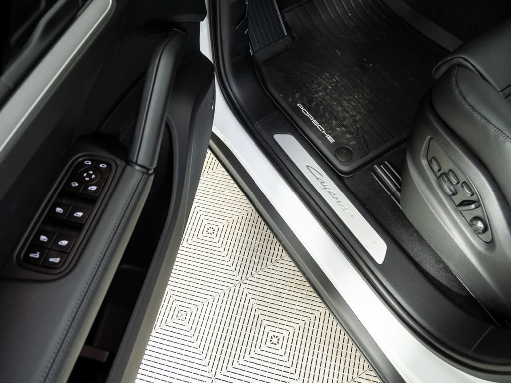 New 2026 Porsche Cayenne Coupe AWD/4WD image 8