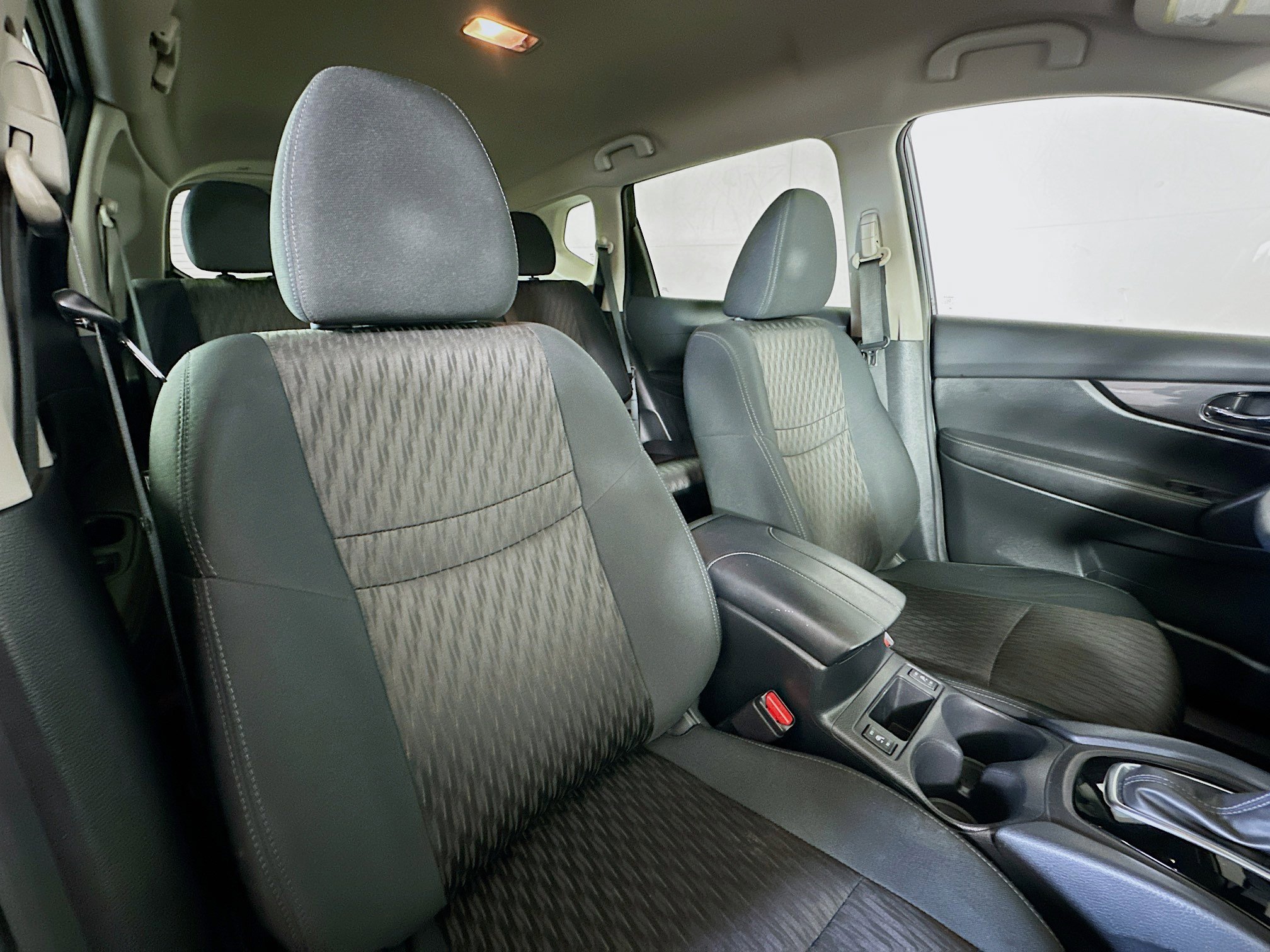 Used 2020 Nissan Rogue SV image 25