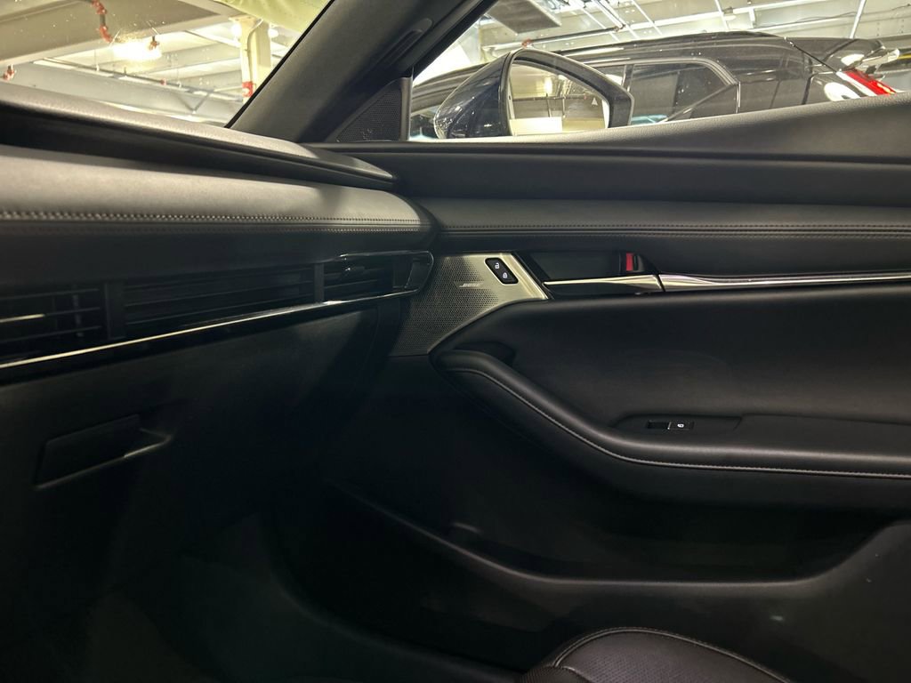 Used 2019 MAZDA MAZDA3 Hatchback w/ Premium Package image 18