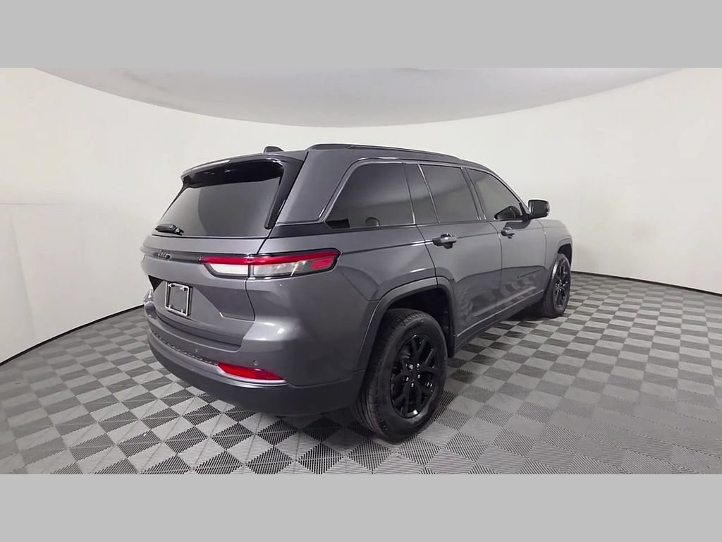 Used 2026 Jeep Grand Cherokee Altitude RWD image 38