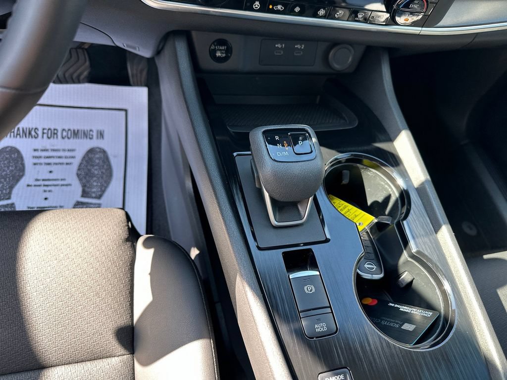 Used 2025 Nissan Rogue SV w/ SV Premium Package FWD image 18