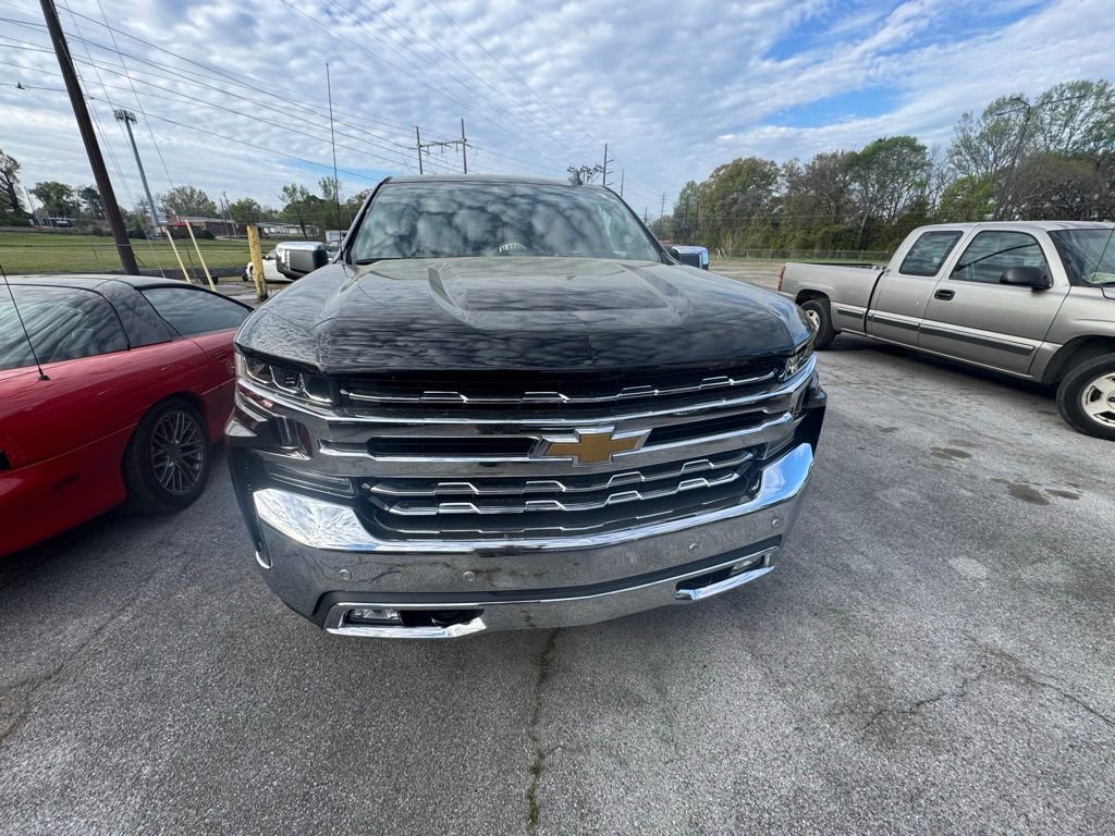 Used 2019 Chevrolet Silverado 1500 LTZ w/ LTZ Plus Package image 3