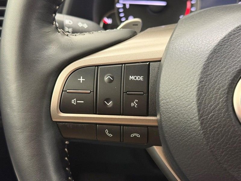 Used 2022 Lexus RX 350L Premium w/ Premium Package image 15