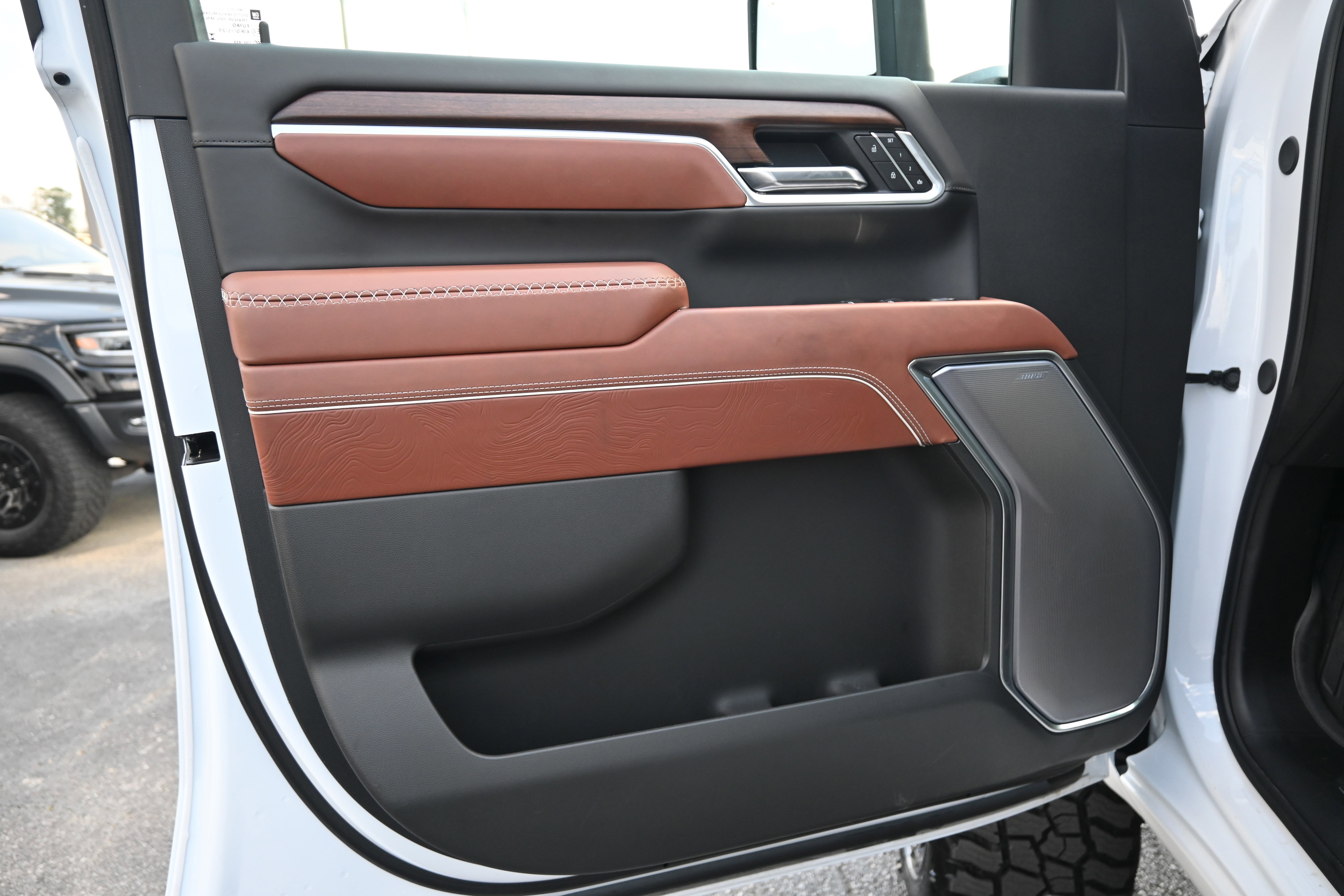 Used 2025 GMC Sierra 2500 Denali Ultimate image 17