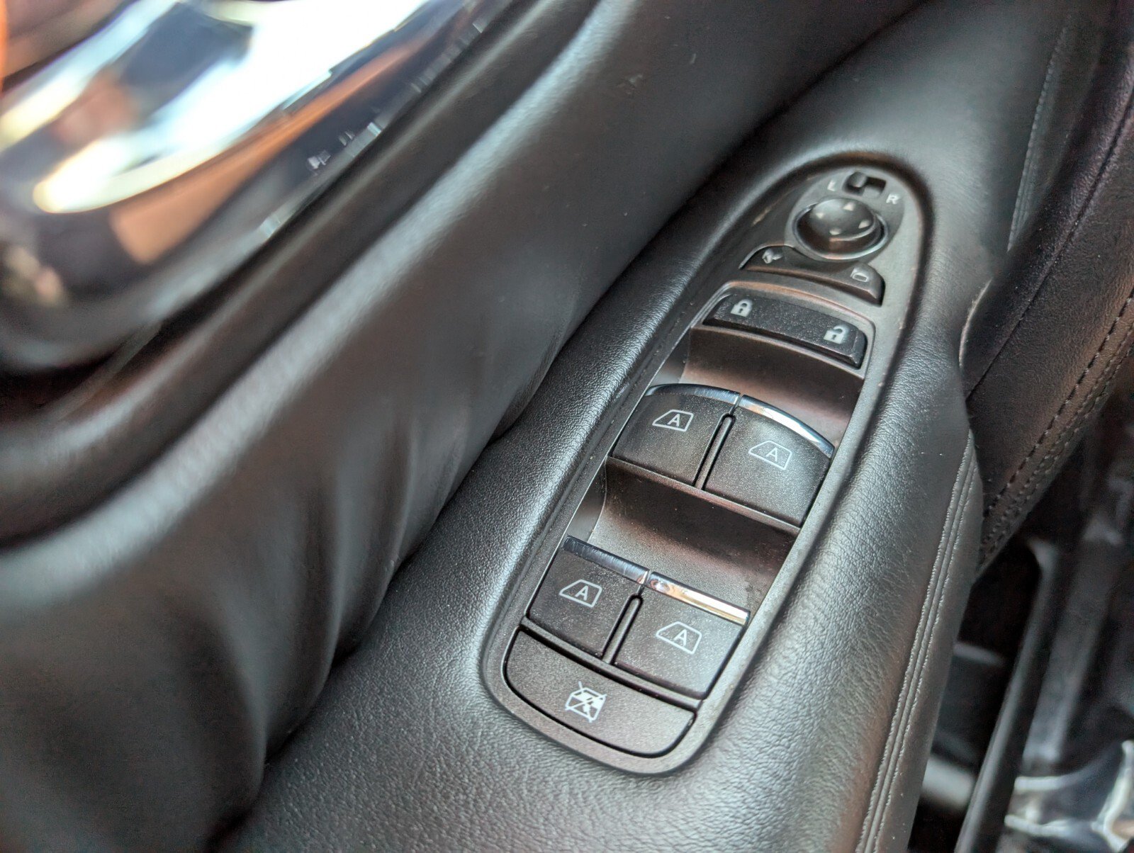 Certified 2024 Nissan Armada SV RWD image 36