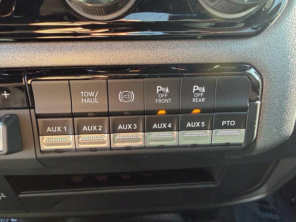 Used 2025 RAM 5500 Tradesman w/ Chrome Appearance Group AWD/4WD image 8