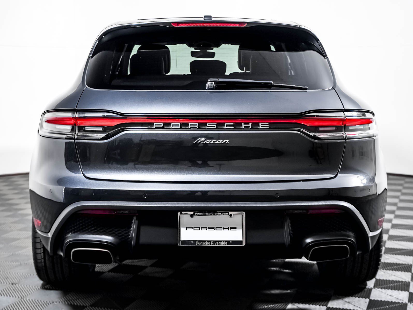 Certified 2024 Porsche Macan w/ Premium Plus Package AWD/4WD image 11