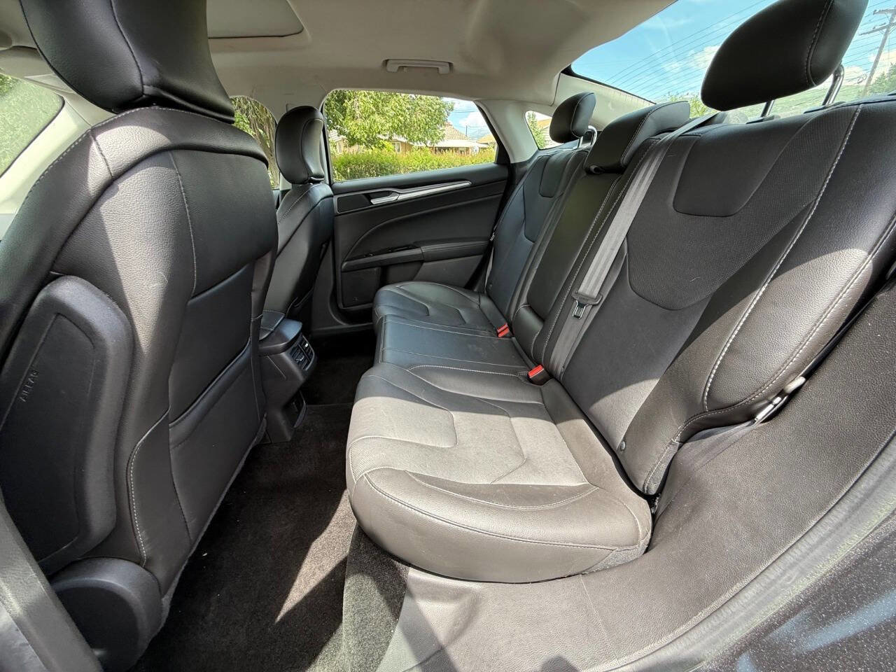 Used 2016 Ford Fusion Titanium FWD image 11
