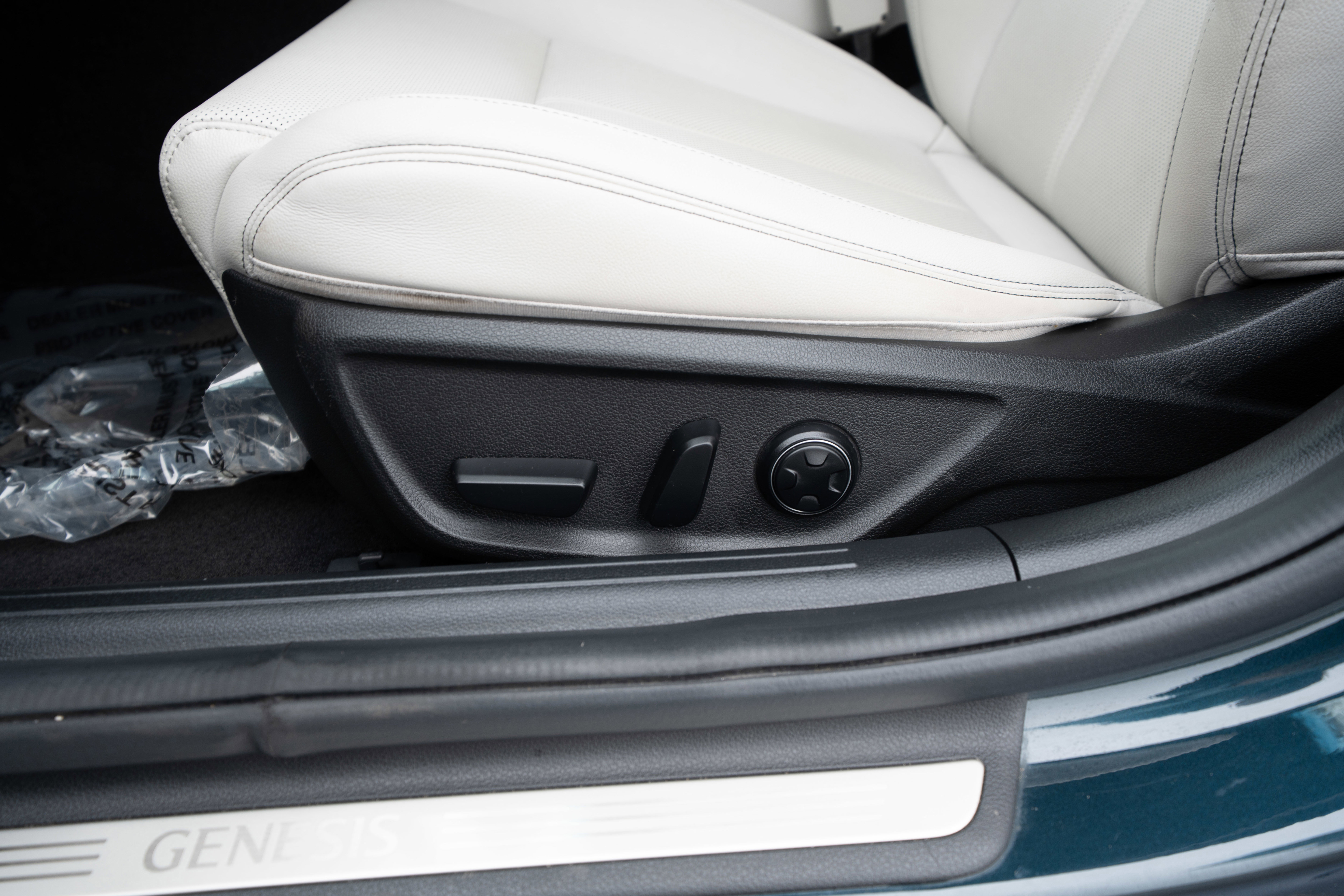 Used 2025 Genesis G70 2.5T RWD image 12