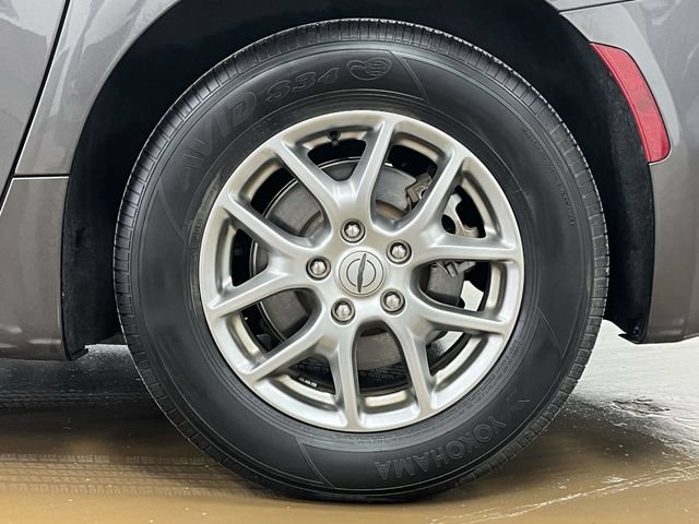 Used 2021 Chrysler Pacifica Touring w/ Cold Weather Group FWD image 13