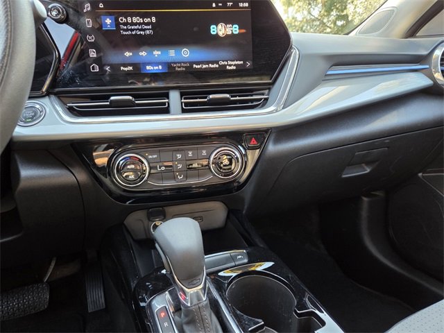 Used 2025 Chevrolet Trax LT image 31