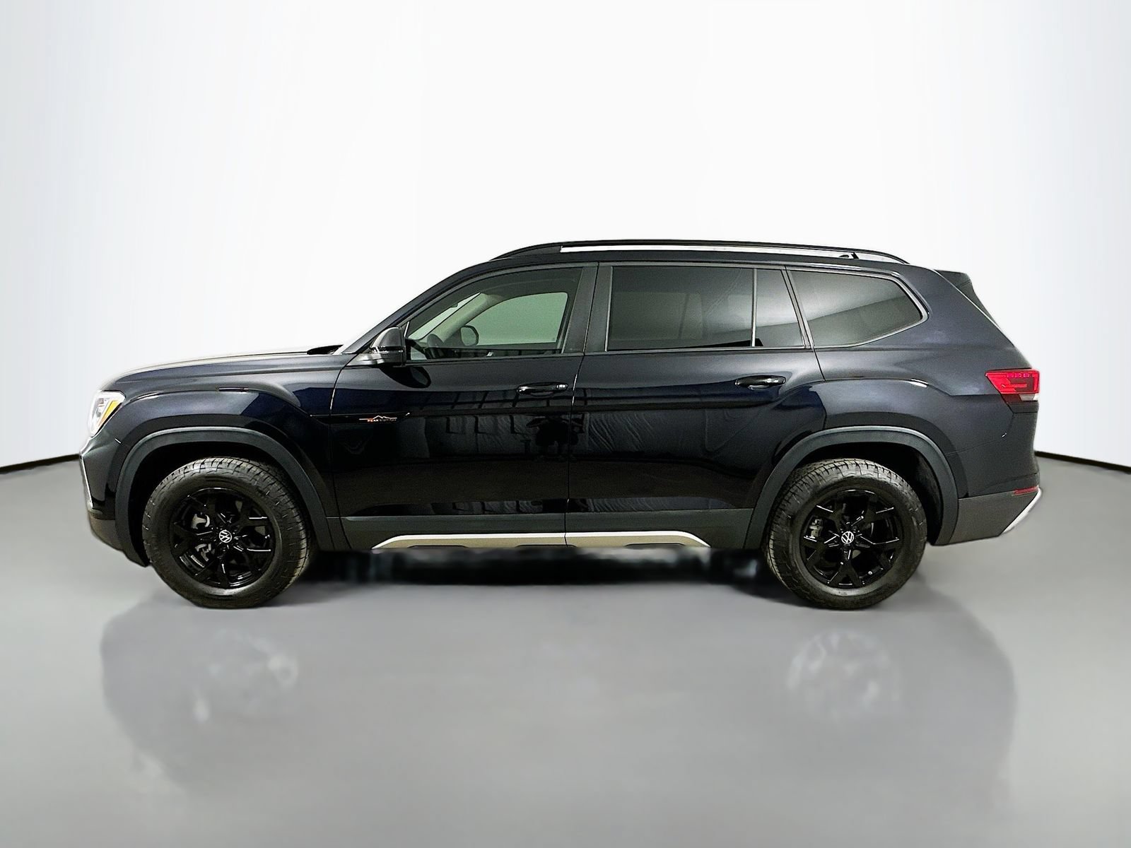 Certified 2024 Volkswagen Atlas Peak Edition SEL AWD/4WD image 8